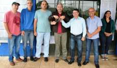 Pinh&atilde;o - Prefeito entrega chaves de ve&iacute;culos para frota oficial