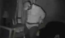 Homem invade casa e &eacute; flagrado provando calcinha da dona