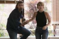 'A Lei do Amor': Hel&ocirc; e Pedro invadem galeria e fazem descoberta chocante