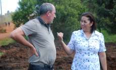 Laranjeiras - Prefeita Sirlene vistoria obras e adequação de estradas rurais