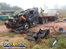 Guarania&ccedil;u - Bitrem carregado de adubo tomba na BR 277
