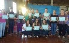 Porto Barreiro - Assist&ecirc;ncia Social entrega certificados de curso de croch&ecirc;