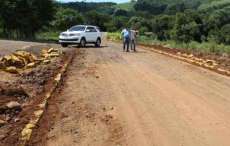 Nova Laranjeiras - Come&ccedil;a a constru&ccedil;&atilde;o do cal&ccedil;amento que ligar&aacute; a 277 a comunidade do Sarandi no Xag&uacute;