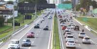 Movimento na BR-277 em direção às praias é alto nesta sexta, dia 25
