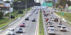 Movimento na BR-277 em dire&ccedil;&atilde;o &agrave;s praias &eacute; alto nesta sexta, dia 25