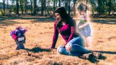 Ap&oacute;s matar filha, mulher faz ensaio fotogr&aacute;fico com imagem da crian&ccedil;a