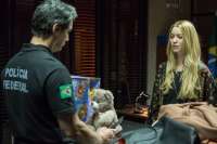 'Rock Story': J&uacute;lia &eacute; presa ao tentar sair do pa&iacute;s com drogas