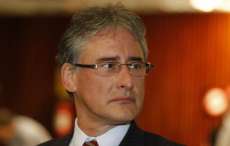 Prefeito de Cascavel, Edgar Bueno, tem seus direitos pol&iacute;ticos e mandato cassados pela justi&ccedil;a