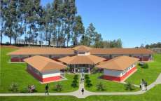Laranjeiras - De Brasília, prefeita Sirlene Svartz traz ordem de serviço para Escola do Campo no Assentamento 8 de Junho