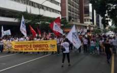 Professores se re&uacute;nem neste s&aacute;bado para decidir se a greve continua