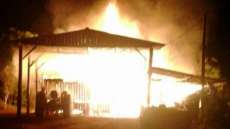 Inc&ecirc;ndio destr&oacute;i oficina e resid&ecirc;ncia no Norte do Paran&aacute;