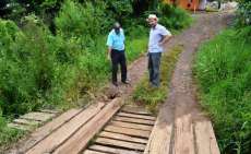 Pinh&atilde;o - Prefeito e secret&aacute;rio de obras visitam o bairro Dona Evanira