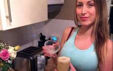 Para melhorar humor e imunidade, brit&acirc;nica bebe smoothie de esperma diariamente