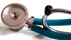 M&eacute;dico assina livro-ponto com os mesmos hor&aacute;rios em empregos diferentes, denuncia MP