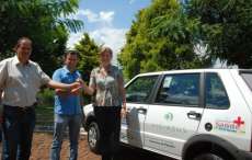 Porto Barreiro - Prefeita entrega ve&iacute;culo 0 km &agrave; Sa&uacute;de