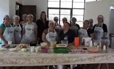 Porto Barreiro - Curso de derivados de leite com mulheres moradoras do munic&iacute;pio
