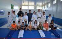 Pinh&atilde;o - Prefeitura entrega novos Kimonos para alunos do Jud&ocirc;
