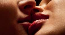 Voc&ecirc; tamb&eacute;m fecha os olhos na hora de beijar? Saiba qual &eacute; o motivo disso