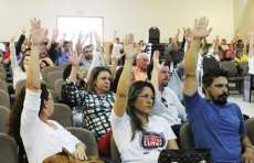 Professores e funcion&aacute;rios da rede estadual far&atilde;o greve parcial na quinta