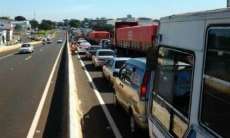 Contra fiscaliza&ccedil;&atilde;o rigorosa, paraguaios fecham Ponte da Amizade