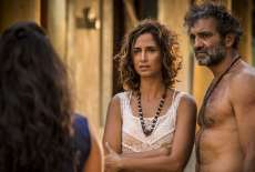 'Velho Chico': Luzia fica perplexa com a volta de Santo e provoca briga com Tereza