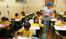 Governo do Paran&aacute; antecipa distribui&ccedil;&atilde;o de aulas para 2014