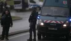 Ap&oacute;s cerco da Pol&iacute;cia, suspeitos de atentado fazem ref&eacute;ns em Paris