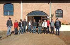 Catanduvas - Produtores de vinho realizam visita t&eacute;cnica &agrave; cooperativa