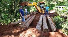 Tr&ecirc;s Barras - Prefeitura trabalha firme com recupera&ccedil;&atilde;o de pontes e estradas do interior