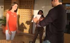 Sem ela saber, jovem pede namorada em casamento todos os dias durando um ano. Veja o v&iacute;deo