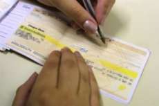 Com novo ano, preencher cheque incorretamente pode gerar problemas