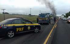 Ladr&otilde;es param carro-forte em rodovia para assalto no Paran&aacute;