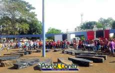 Quedas - MST faz protesto e toma as ruas centrais da cidade. Veja fotos e v&iacute;deo