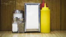 Descubra 7 coisas que devemos evitar tocar em restaurantes
