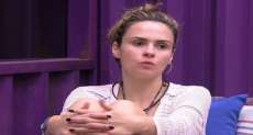 Ana Paula, do BBB, faz ensaio sensual e internautas n&atilde;o perdoam o excesso de retoques