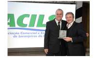 Laranjeiras - Presidente da Sicredi Grandes Lagos recebe homenagem da Acils