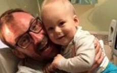 Pai com c&acirc;ncer morre ap&oacute;s receber &uacute;ltimo abra&ccedil;o de filho