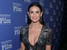 Homem &eacute; encontrado morto na piscina de Demi Moore em Los Angeles