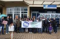 Laranjeiras - Nesta terça dia 21, funcionários do INSS e UFFS realizaram manifestação