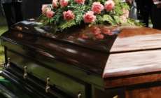 Fam&iacute;lia descobre em vel&oacute;rio que estava com corpo errado