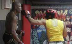 Anderson nocauteia sparring com protetor de cabe&ccedil;a e sai arrasado do treino