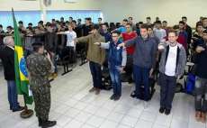 Guarania&ccedil;u - Jovens prestam Compromisso a Bandeira e recebem CDIs
