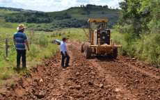 Pinh&atilde;o - Secret&aacute;rio de Transportes e Obras vistoria recupera&ccedil;&atilde;o de estradas rurais