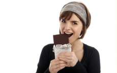 Comer chocolate provoca espinhas? Entenda tudo