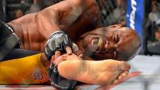 Sem sentir a perna, Anderson Silva passa a noite internado