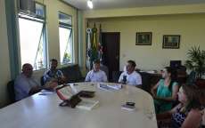 Pinh&atilde;o - Prefeito Odir negocia parceria com a COPEL e ELEJOR para atender diversas demandas