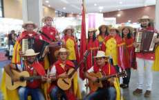 Foli&otilde;es do Divino da regi&atilde;o Tur&iacute;stica Lagos &amp; Colinas da Cantu encantam o p&uacute;blico do Sal&atilde;o Paranaense de Turismo