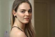 Jovem brit&acirc;nica revela por que trocou carreira na moda pela pornografia