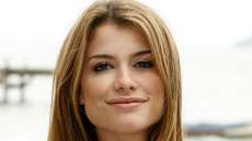 Gr&aacute;vida, Alinne Moraes deixa novela da Globo