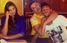 Neymar troca Bruna Marquezine por homem em brincadeira
